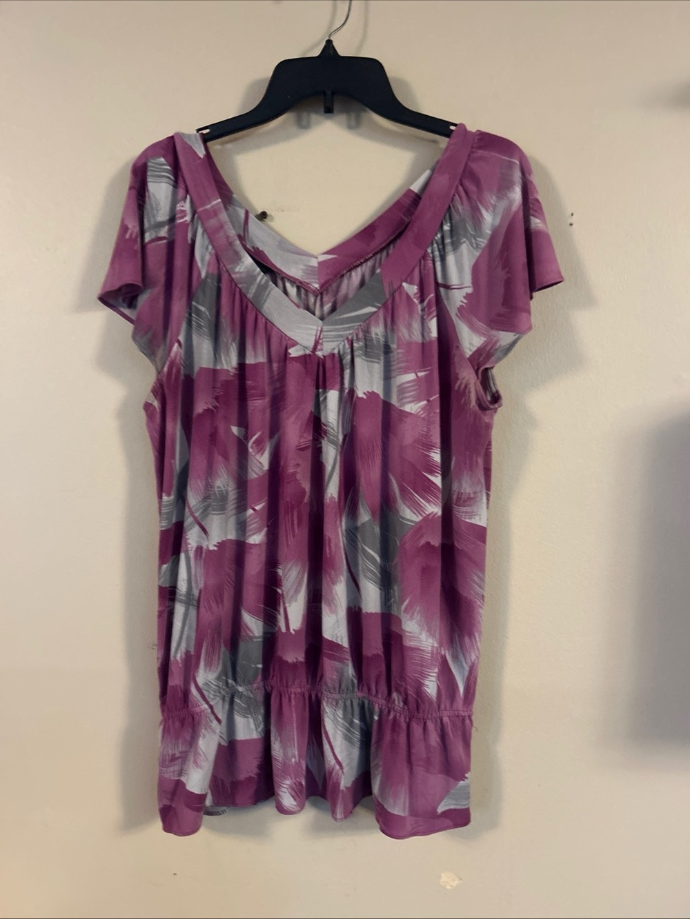 Apostrophe Purple & Gray Brushstroke V-Neck Flutter Sleeve Top